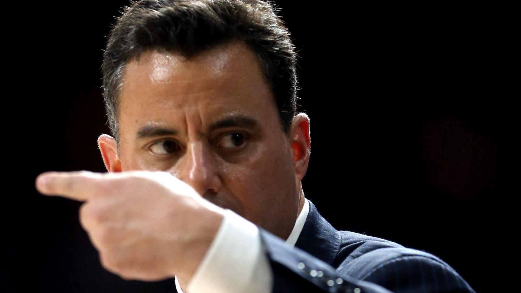 Camaraderie trumps competition as Sean Miller, Arizona Wildcats jet off to Spain